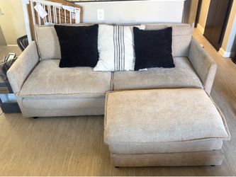 Basically brand new couch. Bought it for $500 as decoration And rarely even sat on it. Priced to sell. First come first serve