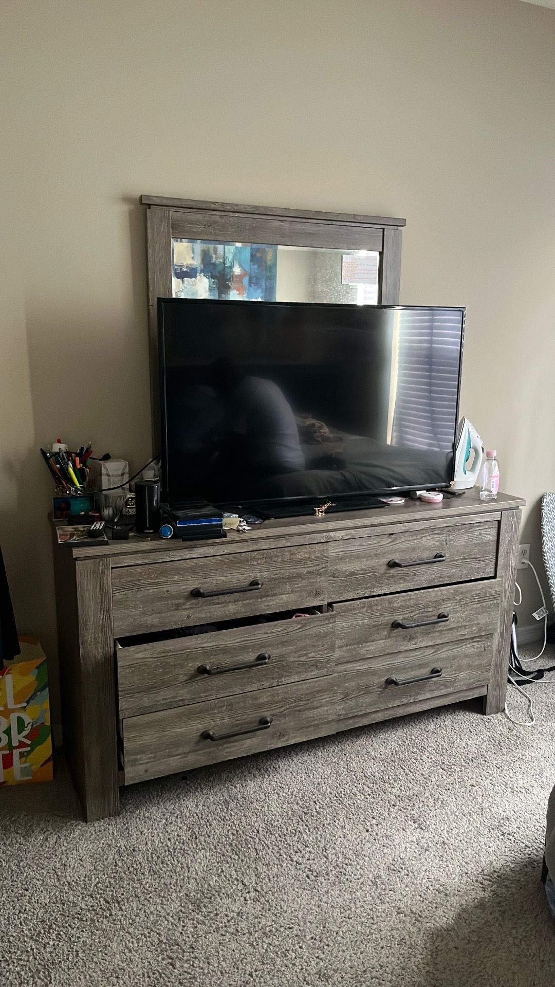 TV & Dresser