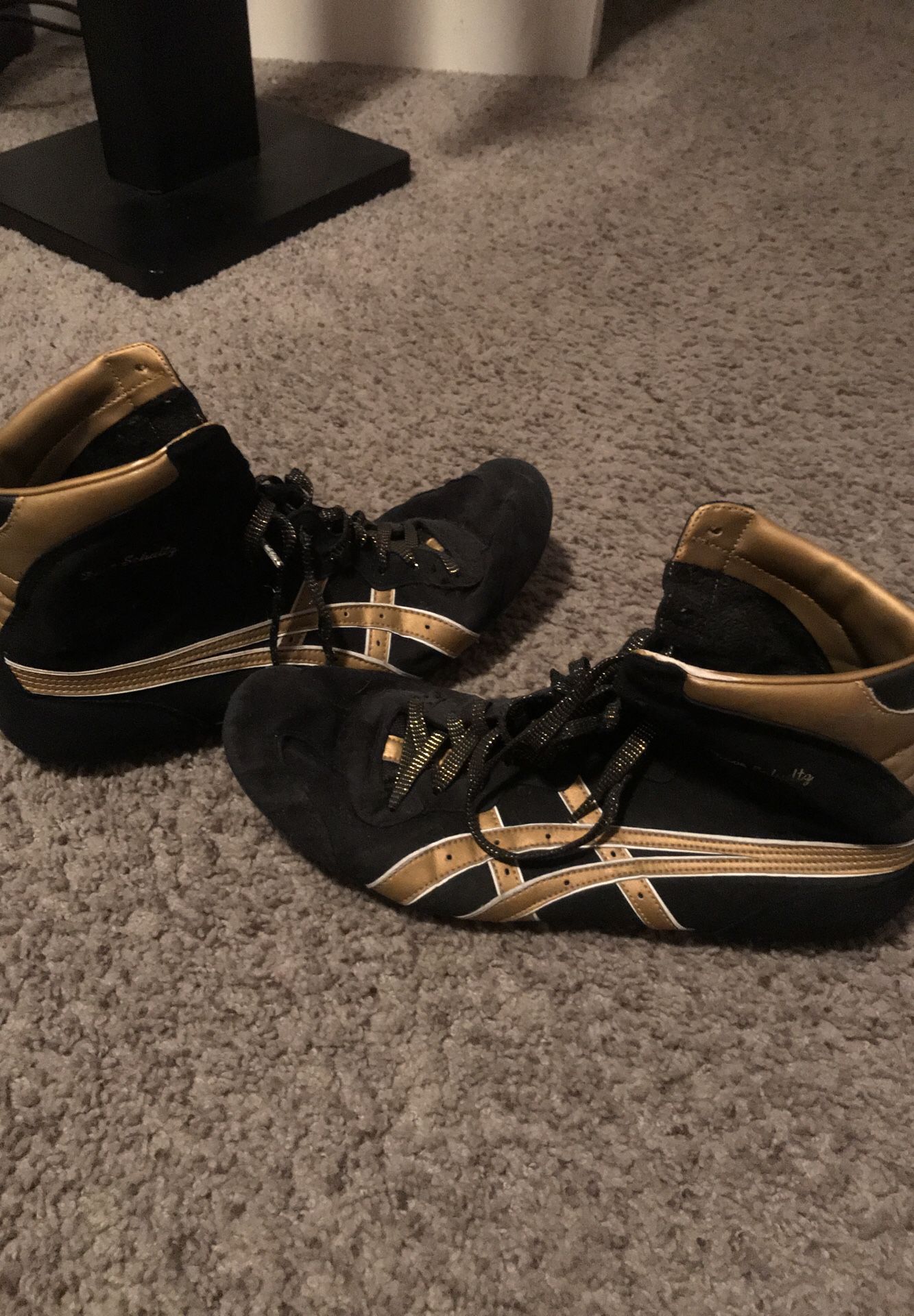 ASICS Dave Schultz Classic Wrestling Shoes GOOD CONDITION for Sale in Las  Vegas, NV - OfferUp