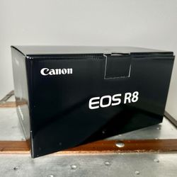 Canon R8  open box