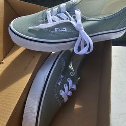 Size 6.5 NEW IN BOX. 