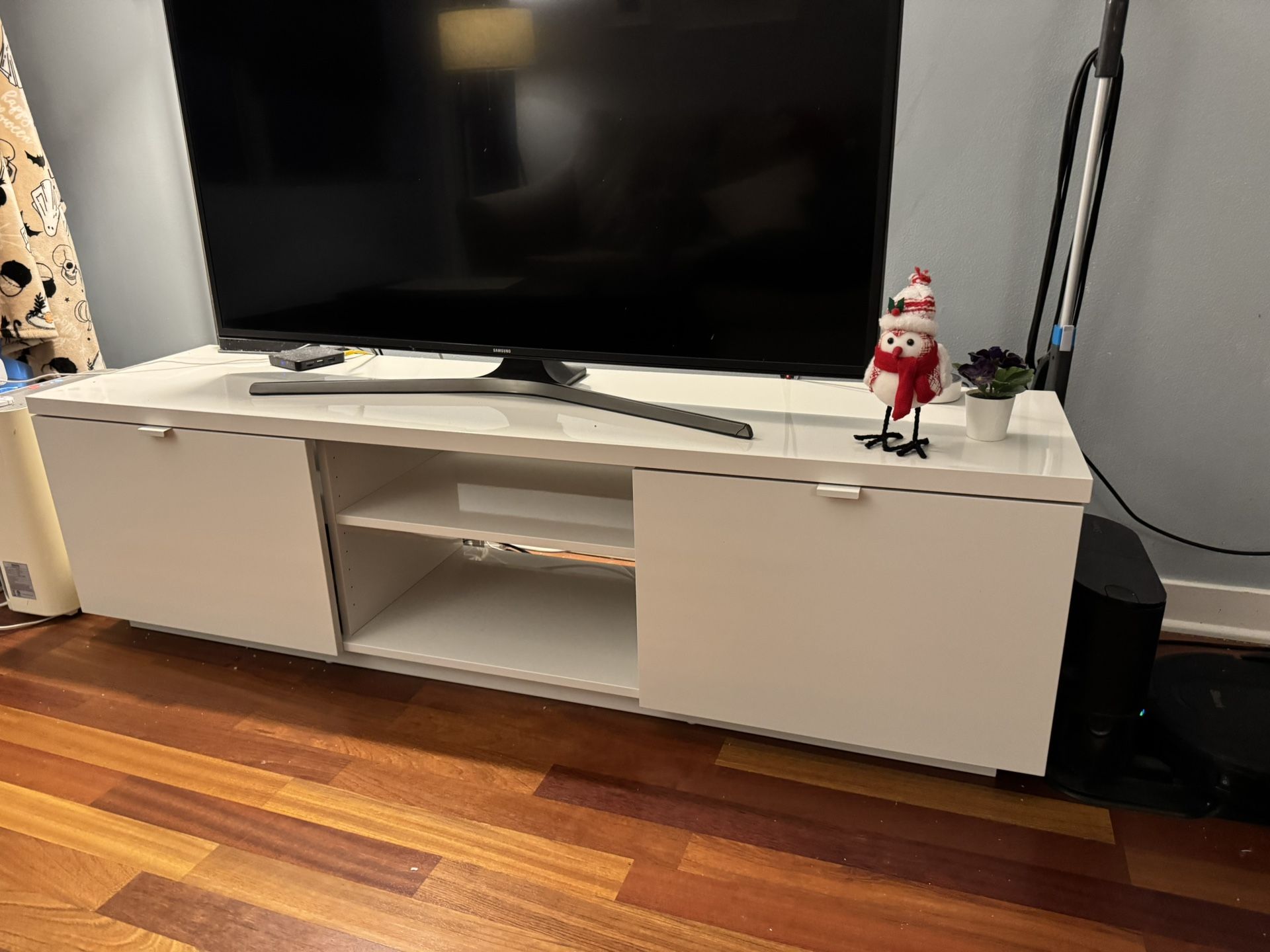 Glossy White TV Stand