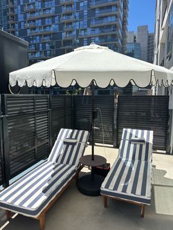 100” Tilt White and Navy Umbrella