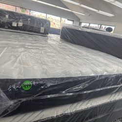 QUEEN SIZE SERTA PERFECT SLEEPER MATTRESS & BOX SPRING BED SET
