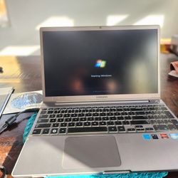 Laptop 15" Samsung. XL hard drive,  16,000 Songs