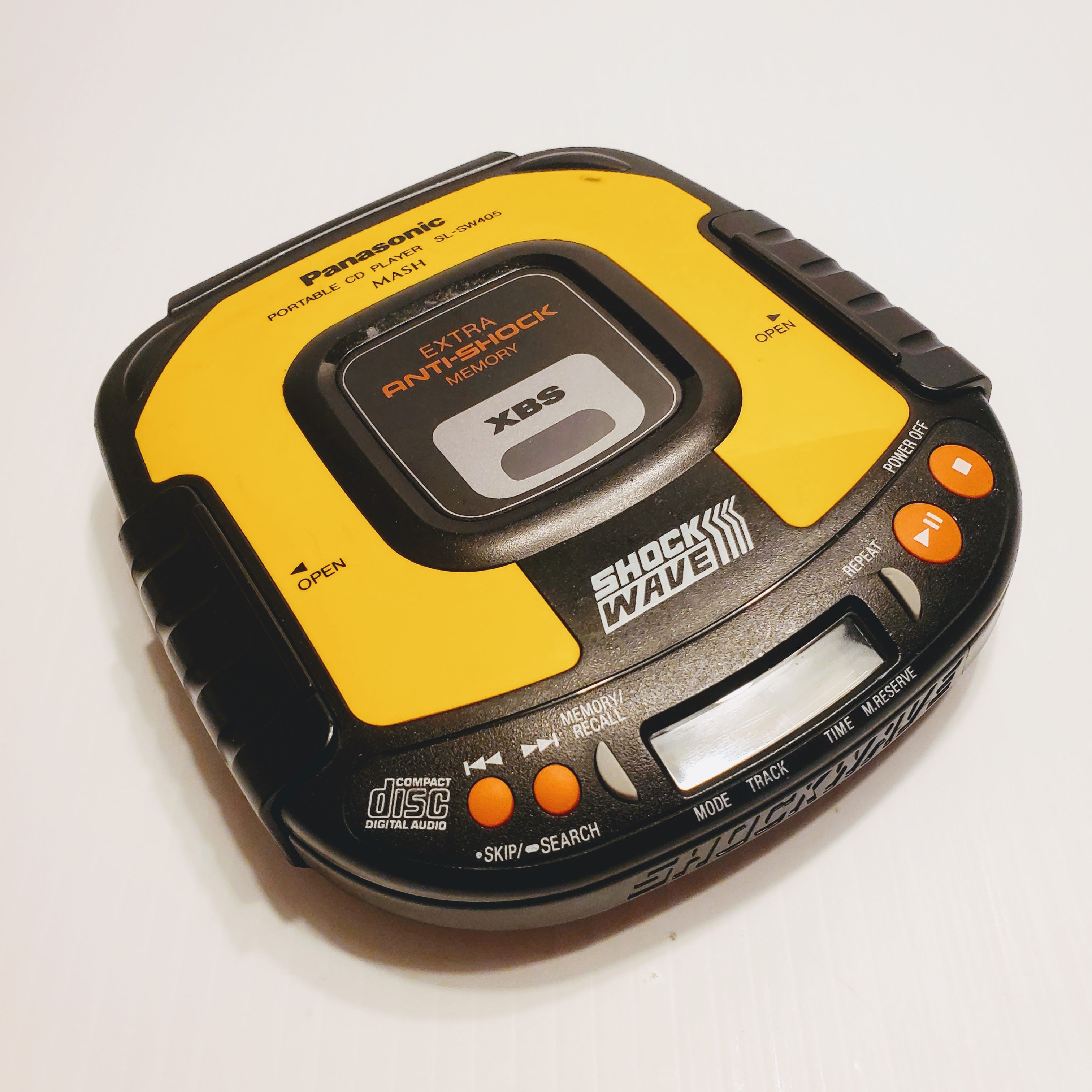 Classic Panasonic Anti-Shock SL-SW405 Portable CD Player XBS Shock Wave.