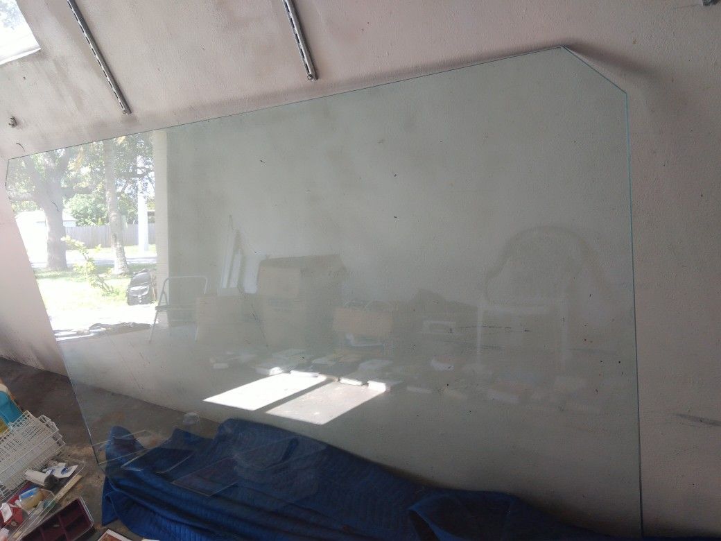 4 by 8 tempered glass pic