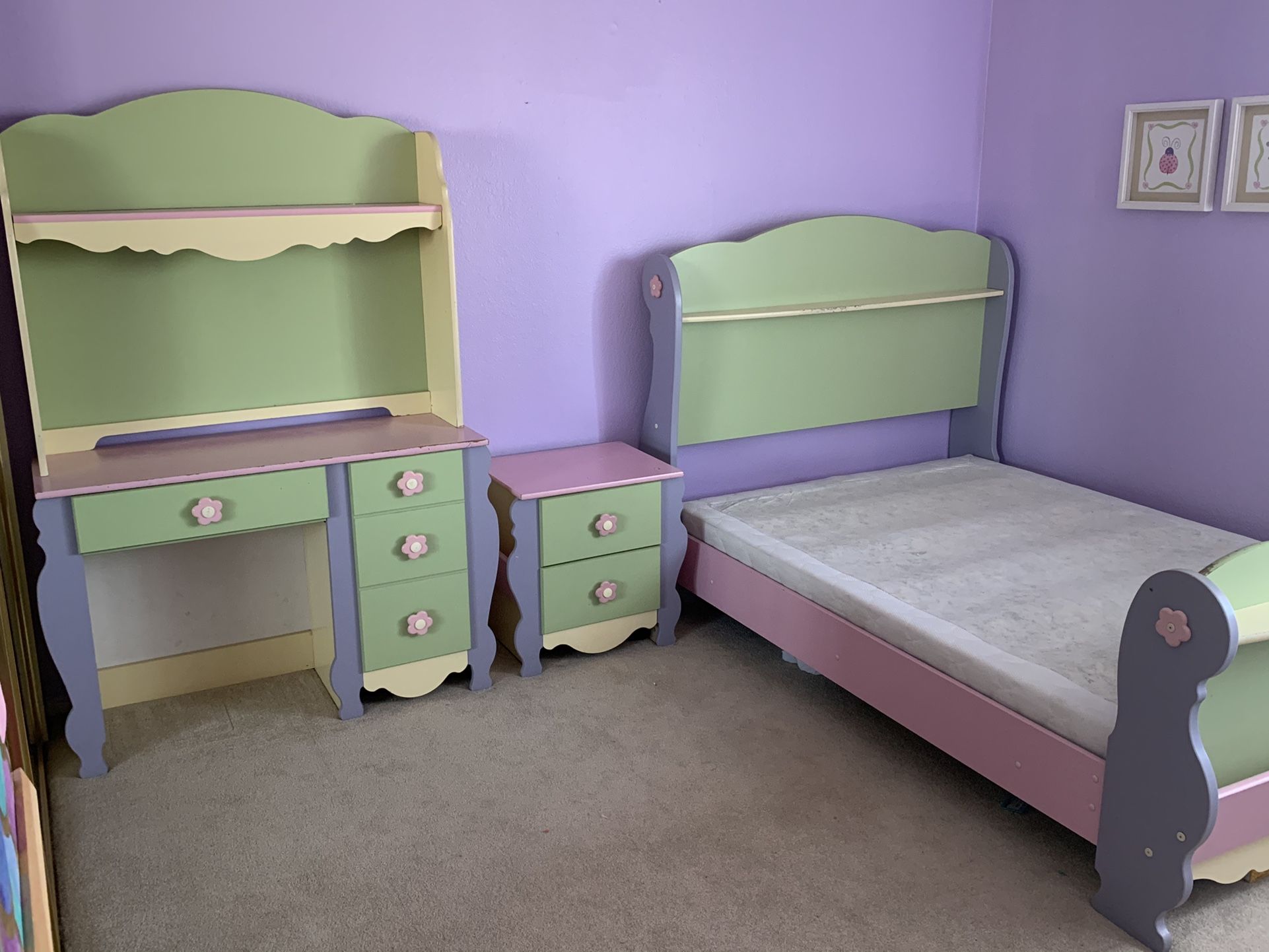 Girls “Dollhouse” Bedroom Furniture (4 Pieces)