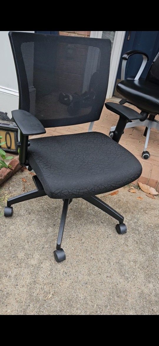 Office Chair(like New)