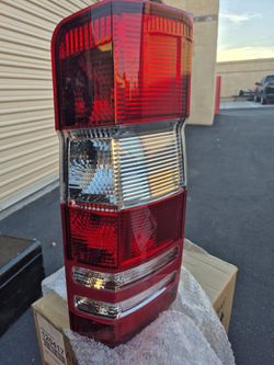 Mercedes Benz Sprinter 906 820 26 64 Left Tail Lamp Assembly