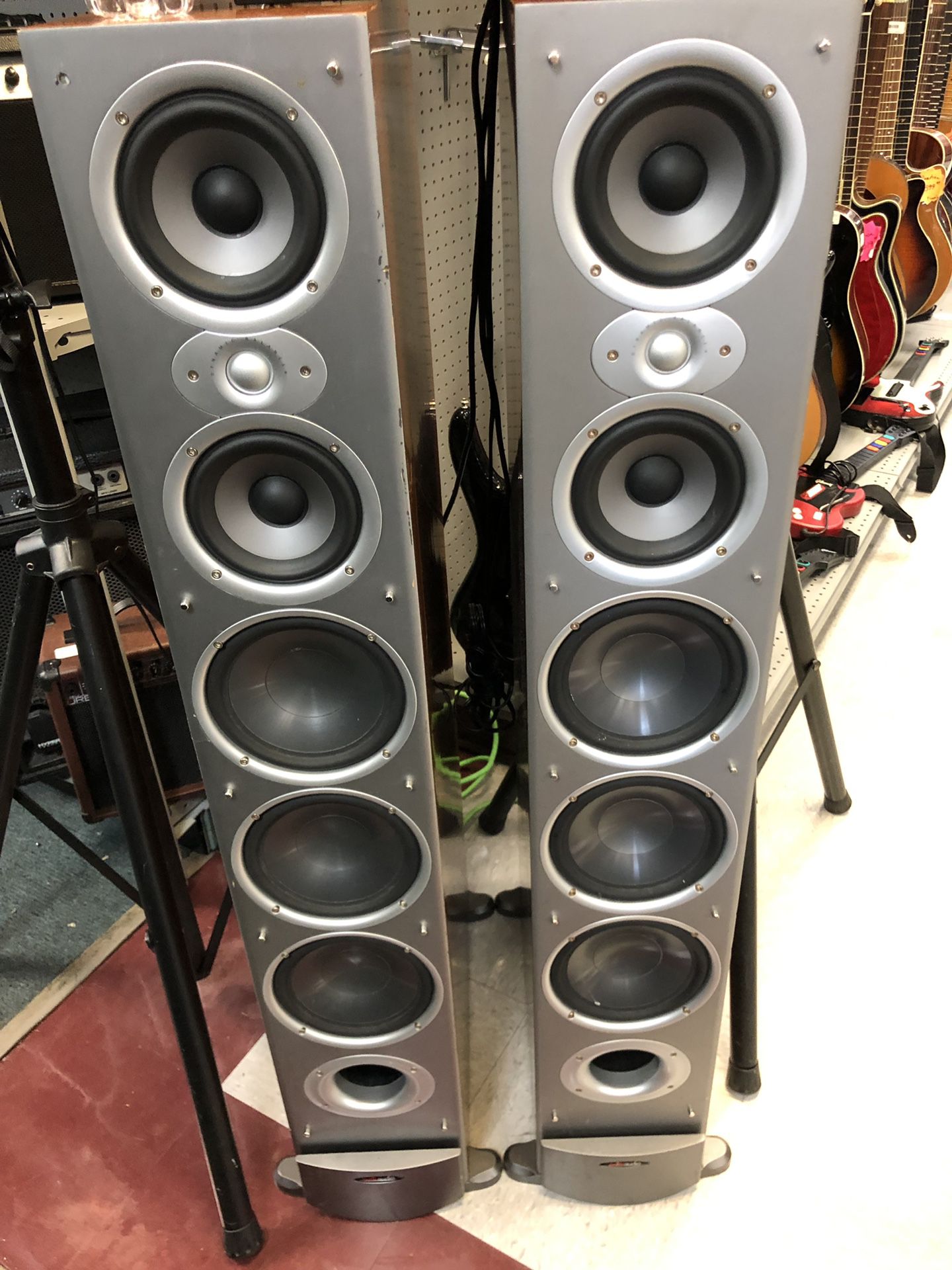 Polk audio speakers