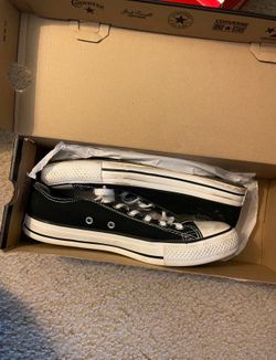 Converse Chuck Taylor Classics Mens Size 7 Womens Size 9