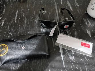 Ray-Ban Wayfarer Sunglasses with Case