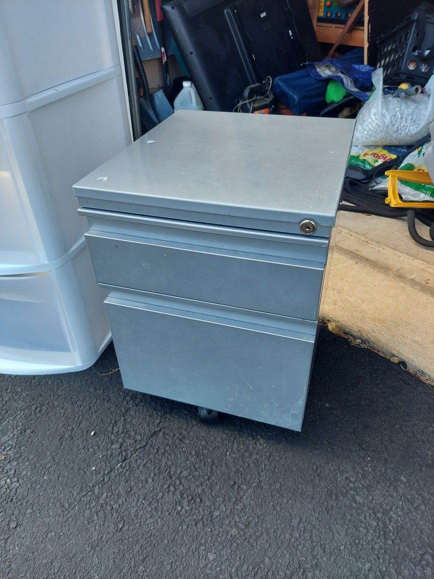 Metal 2 Drawer Locking File Cabinet With Key