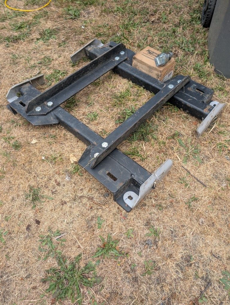 Curt Fifth Wheel Puck System, Pickup Bed Adapter