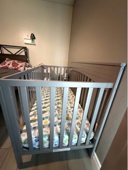 Oxford Baby Harper 4-in-1 Convertible Crib