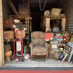 10x30 Storage Unit. Must Remove All Items 