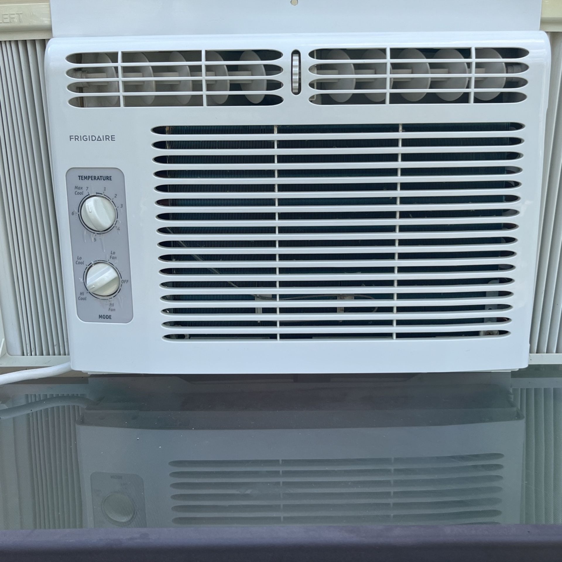 FRIGIDAIRE 5000 BTU AC Unit