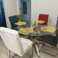 Modern Glass Dining Table Set (5-Piece) – Rooms To Go – Like New