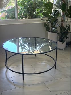Metal/Glass round center table