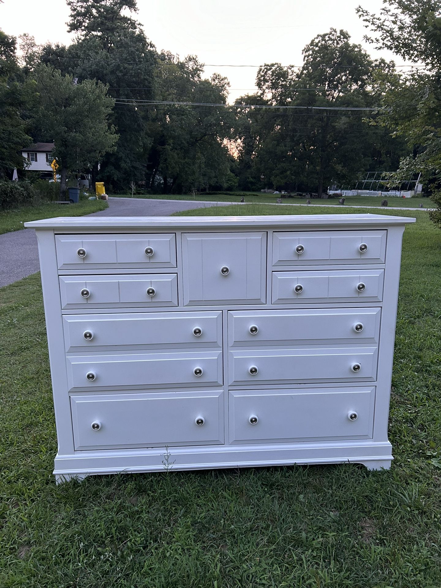 Bb24-002 Vaughan Bassett Furniture Cottage - Snow White Triple Dresser - Snow White
