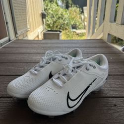 Nike Women's Hyperdiamond 4 Elite Metal Fastpitch Softball Cleats (9.5 size)