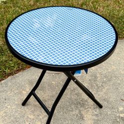 Set of round tampered glass patio foldable accent tables