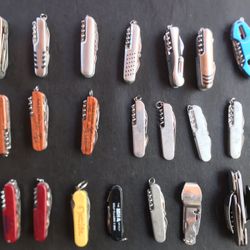 Lot of 21 Multi-purpose Tools
