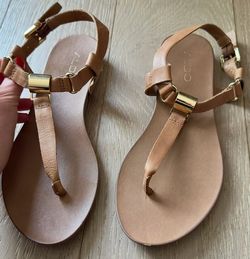 Women’s Brown and Gold Aldo T Strap Sandals Gladiator Strappy Size 6.5