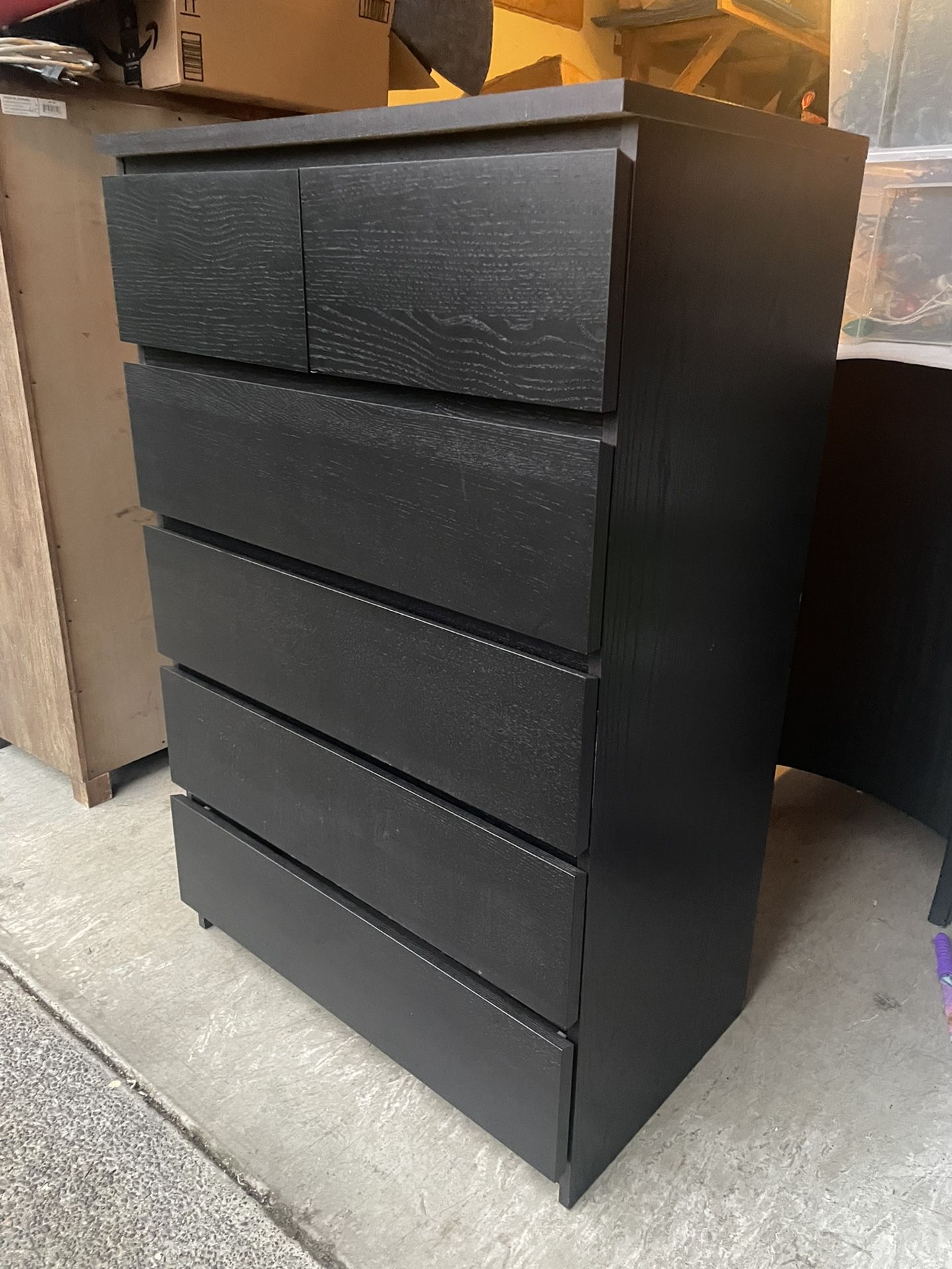 Good condition dresser !!