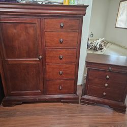 Dresser and 2 Nightstands 