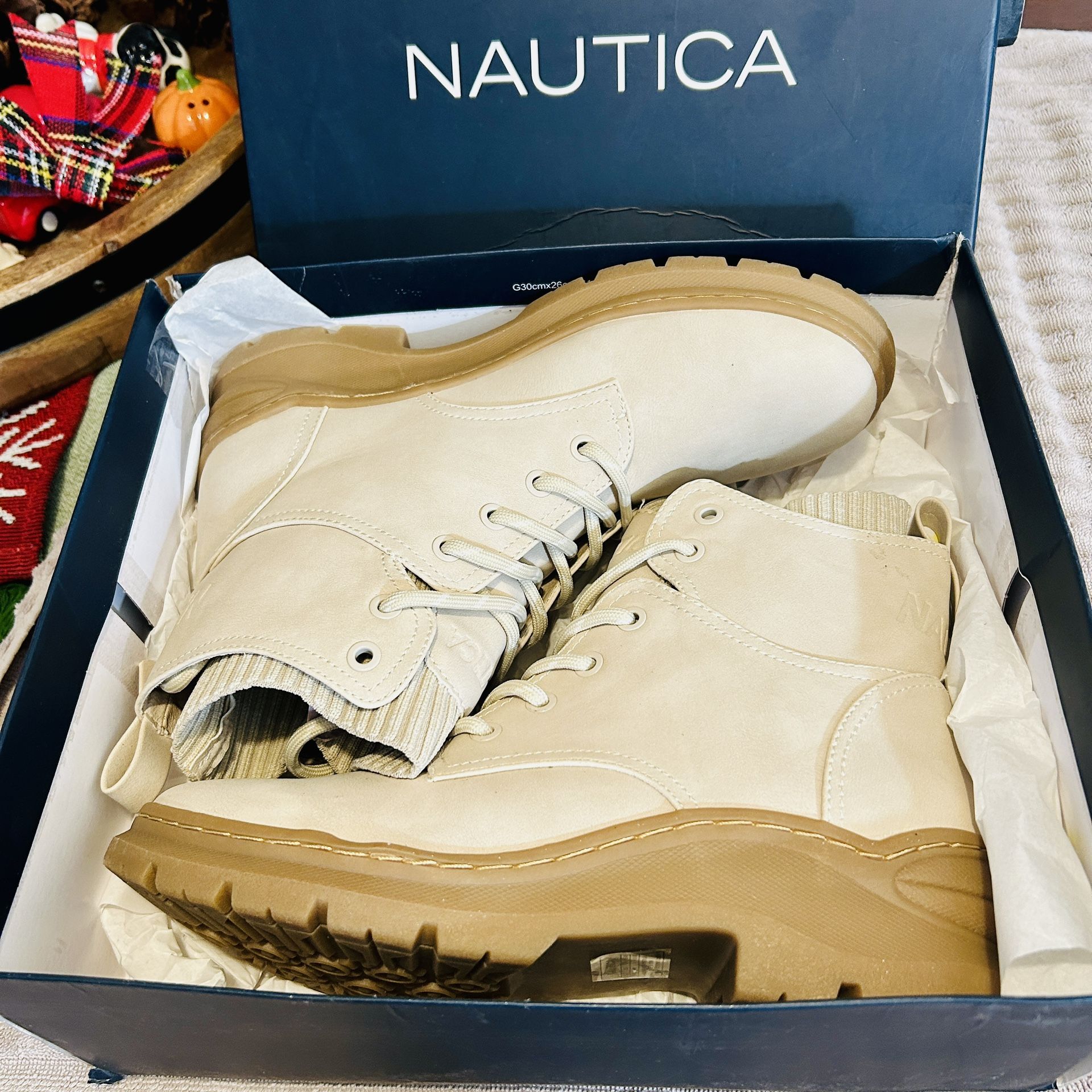 (New) Nautica Women's Winter Snow Boots Size 8 - No Slip, Lace - Up Ankle Bootie
