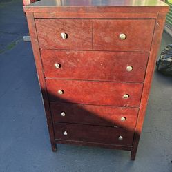 Dresser/Chest Of Drawers And 1 Nightstand