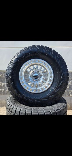 17" KMC w/ 35" Nitto Terra Grappler G3 35x12.50R17