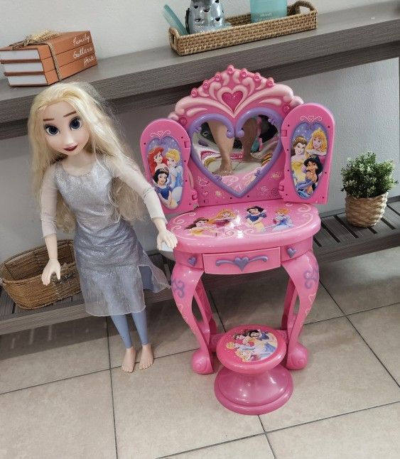Vànite de princesas con luces y muñeca grande Anna