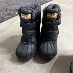 Cat and Jack snow boots size 11