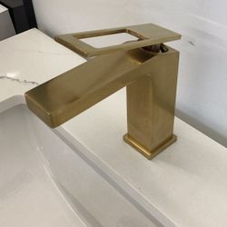 Royal Deluxe Faucet in gold