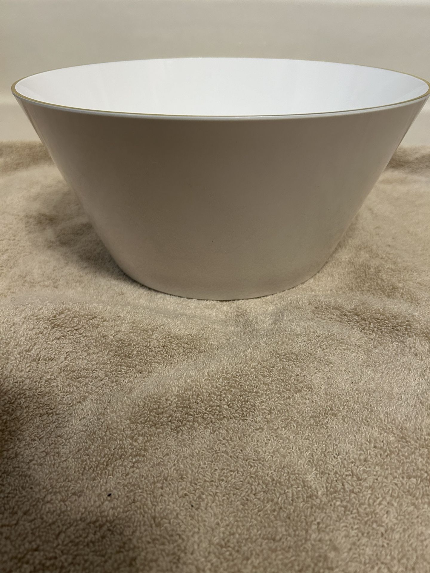 New “Spritz Target Brand” Acrylic Serving Bowl White With Gold Rim