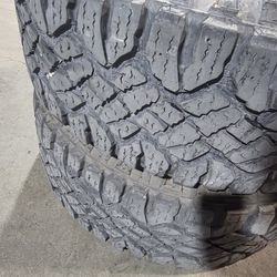 2 Goodyear Wrangler 285 70 17 
