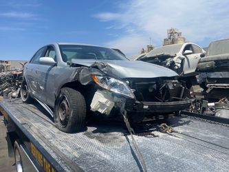 2009 Toyota Camry 4 cylinder with 119000 for parts