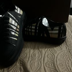 Black/check Burberry Shoes