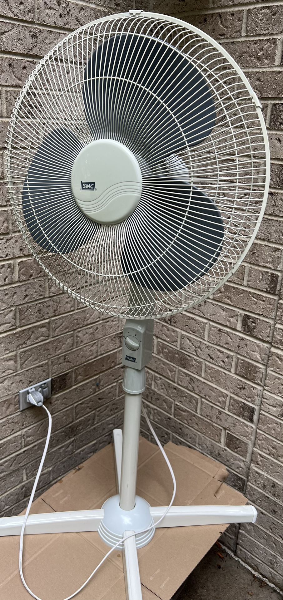 18” Fan Pedestal Oscillating Floor Standing 3 speed white