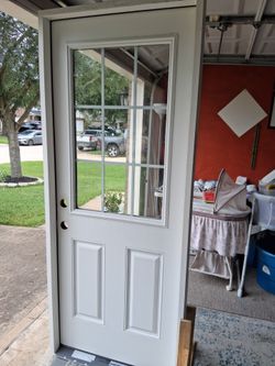 Back Yard Door Whit Frame RH 33 1 /2 X 82  exelent condition