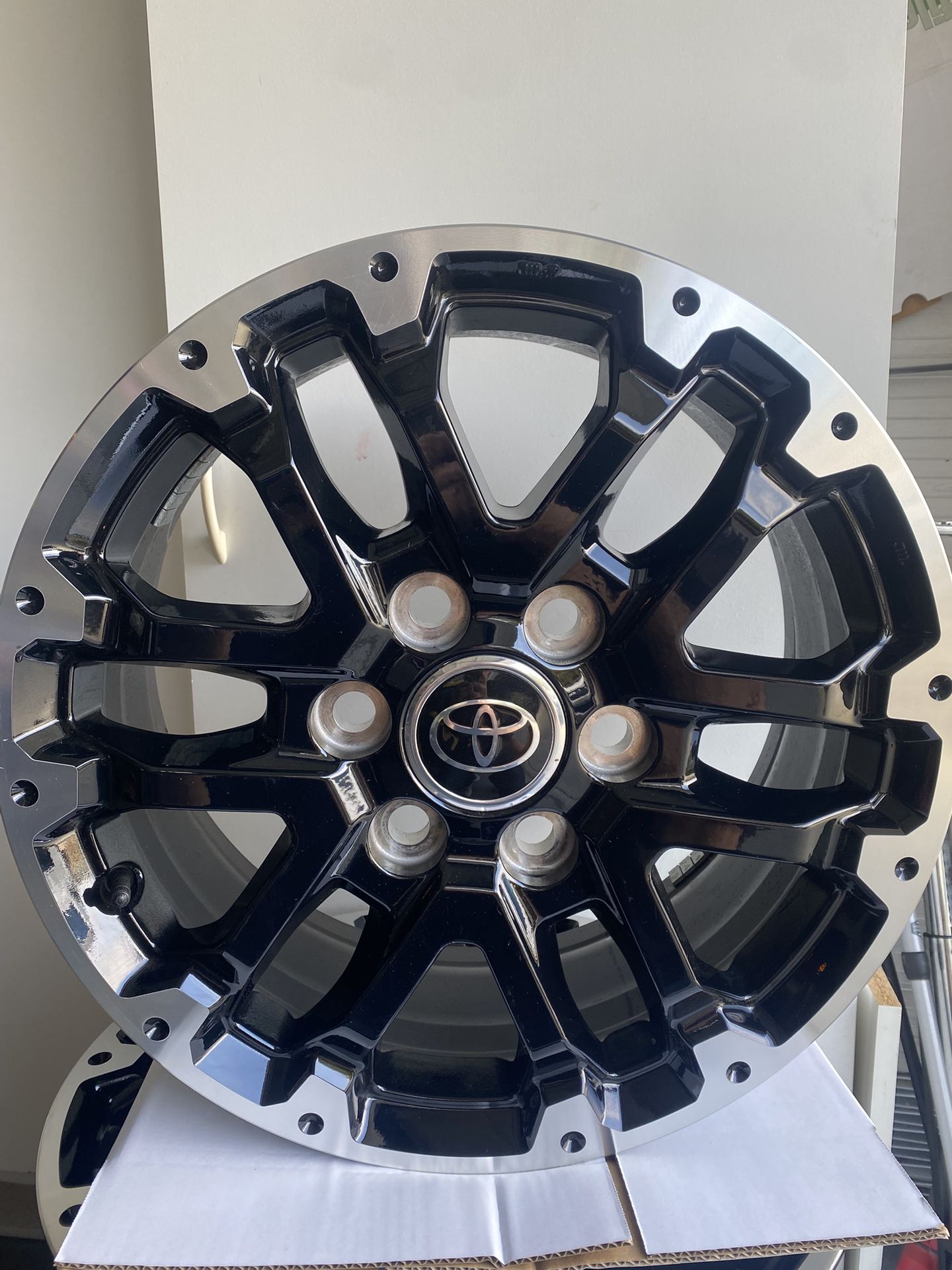 Toyota Tundra 18” OEM rims