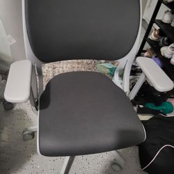 New global Desk Chair