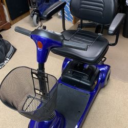 Lynx L-3 Scooter