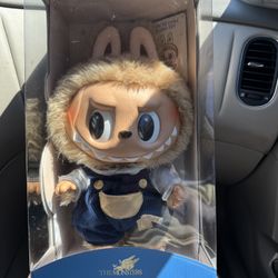 Labubu Time To Chill - Vinyl Plush Doll