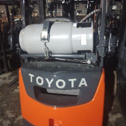 FORKLIFT TOYOTA 3000# Triple Mast 