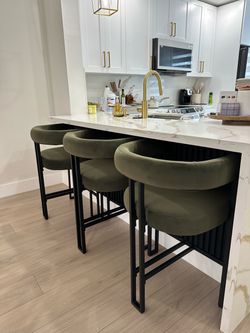 Bar chairs/stools