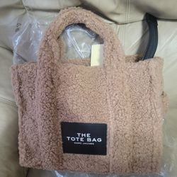 Bag Marc Jacobs The Medium Traveler Tote Bag in camel-colored faux fur

